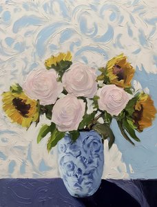 Rose, girasoli e vaso blu