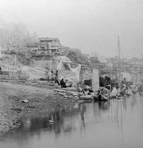 Bagno ghat, Benares, India da B. W. Kilburn