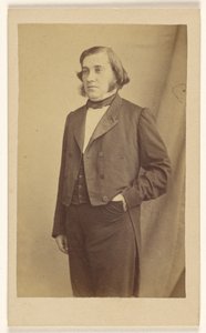 [Uomo non identificato con montoni, in piedi]