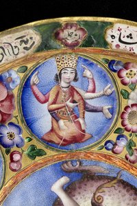 Ciotola con coperchio, piattino e cucchiaio con decorazione astrologica, inizio XIX secolo da Baqir
