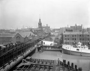 Vapore Alaska attraccato a Wells Street, Chicago, Illinois, USA, c.1905