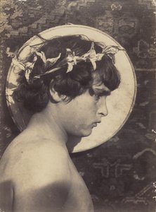 [Ragazzo siciliano con corona di gigli e aureola]. da Baron Wilhelm von Gloeden