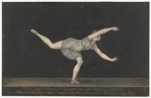 Ballerina Annette Köbler, eseguendo il Pas-de-Zephir da Bartholomeus Ziesenis