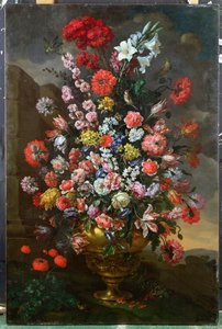 Gigli, tulipani, garofani, peonie, convolvoli e altri fiori in un