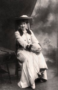 Decima Moore 1871-1964, attrice inglese da Bassano Studio