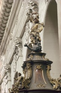 Pulpito, anche chiamato Pulpito della Verità, (dettaglio): San Michele e il drago, 1749 da Bavarian school