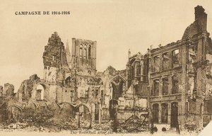Hotel de Ville dopo il bombardamento, Ypres, 1915 da Belgian Photographer