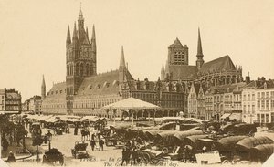 La Grand Place nel giorno di mercato, Ypres, Belgio