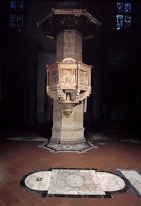 Pulpito in marmo da Benedetto da Maiano