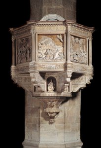 Pulpito in marmo con storia di San Francesco da Benedetto da Maiano