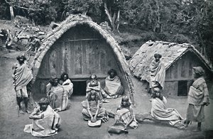 Una casa Toda in un villaggio nativo, India, 1902 da Bourne and Shepherd
