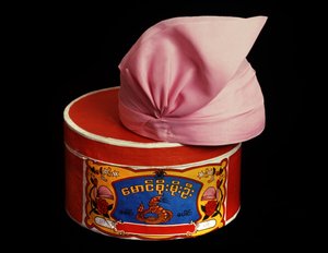 Cappello e scatola per cappello da Burmese School