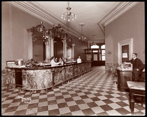 Bar al Gilsey House, Broadway e 29th Street, New York, 1900 o 1901 da Byron Company