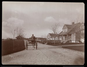 Veduta generale delle case e degli edifici nella tenuta di F.G. Bourne a Oakdale, Long Island, New York, 1900