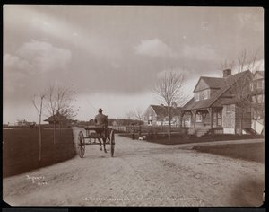 Vista generale di case e edifici nella tenuta di F.G. Bourne a Oakdale, Long Island, New York, 1900 da Byron Company