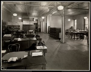 Ufficio principale della Carolyn Laundry al 111 East 129th Street, East Harlem, New York, 1929 da Byron Company