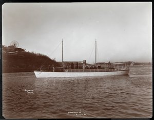 Vista dello yacht Mousquetaire del New York Yacht, Launch und Engine Co. sul fiume Harlem, New York, 1905 da Byron Company