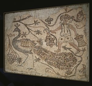 Pannello di mosaico a pavimento: Vendemmiatore con pavone, 400s da Byzantine