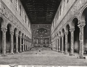 Vista interna della navata e dell