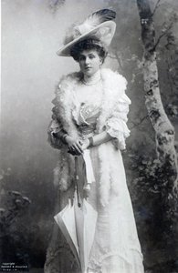 Regina di Spagna, Ena di Battenberg, c.1910 da J.B. and Brown J. Rowbotham