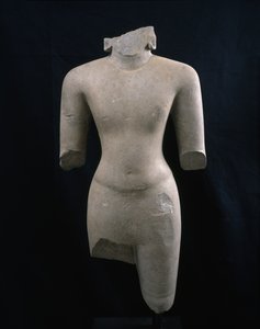 Torso di una divinità (probabilmente Vishnu), c. VII secolo da Cambodian