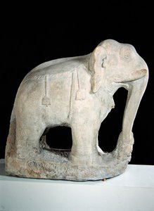 Statua di elefante, stile Bayon, da Preah Khan, fine 12° - inizio 13° secolo