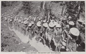 Val Cartier - Fanteria in parata 1915 (foto b/n) da Canadian Photographer