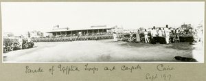 Parata di truppe egiziane e tappeti, Cairo, settembre 1917 da Capt. Arthur Rhodes