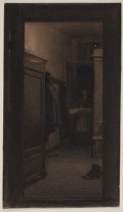 Ragazza porta un vassoio nell