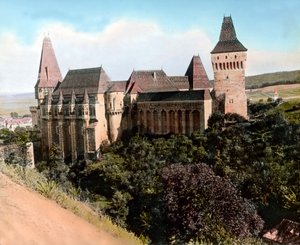 Romania, Transilvania, il Castello di Hunyad (noto anche come Castello di Hunyadi, Castello di Corvin o Castello di Hunedoara), circa 1920 da Carl Simon