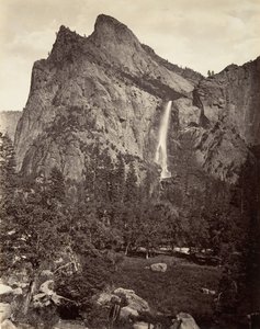 Cascata del Velo della Sposa, 940 piedi, Yosemite, ca. 1872, stampato ca. 1876 da Carleton E. Watkins.