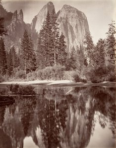 Vista a specchio delle rocce della cattedrale, Yosemite, ca. 1872, stampato ca. 1876