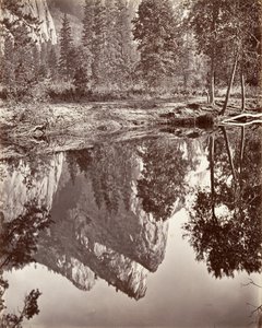Vista speculare dei Tre Fratelli, Yosemite, ca. 1872, stampato ca. 1876 da Carleton E. Watkins.