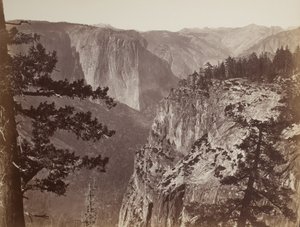 Prima vista della Valle di Yosemite dal sentiero Mariposa