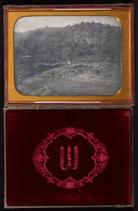 Senza titolo (scena di estrazione fluviale)