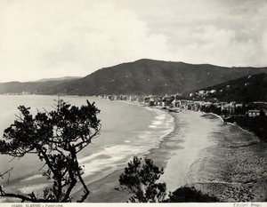 Tratto di spiaggia ad Alassio, c.1890 da Carlo Brogi