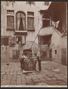 Barbaria delle Tavole - Bottera Courtyard da Carlo Naya