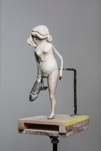 Degas Doll 2, 2017 (resina dipinta, acciaio, legno)
