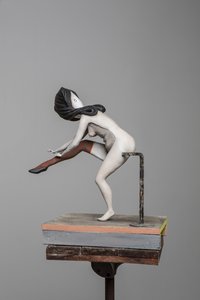 Degas Doll 5, 2017 (resina dipinta, acciaio, legno)