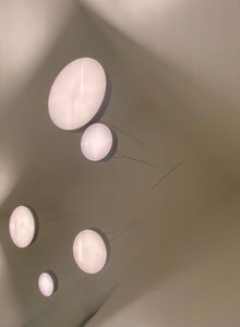 Composizione - Luci, 2022 (foto) da Cécile Jamet