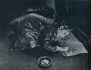 Una bambina lasciata indietro immagina il viaggio verso la campagna, 1941 da Cecil Beaton