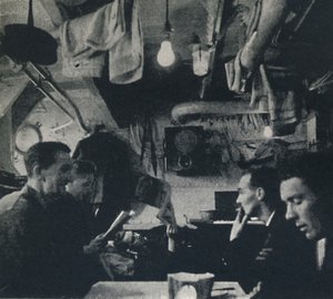 Uso funzionale dello spazio sul ponte mensa, 1941 da Cecil Beaton