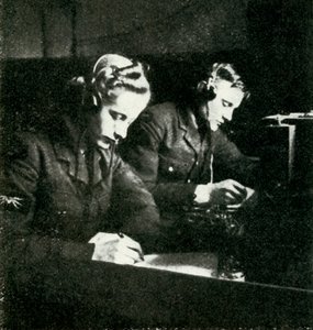 In servizio di segnalazione, c1943 da Cecil Beaton