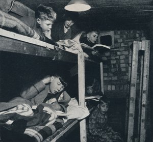 Dormitorio dei ragazzi, 1941 da Cecil Beaton