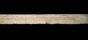 Arte celtica: "tributo alle divinità". Iscrizione incisa in alfabeto celtico (Ogham). Dalla regione di Como, Italia. Fine VI inizio V secolo a.C. da Celtic