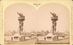 Mano colossale e torcia, Libertà, Esposizione Centennale, Filadelfia da Centennial Photographic Co.