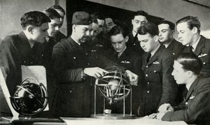 Personale della RAF che impara la navigazione durante la Seconda Guerra Mondiale