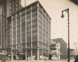 Veduta del Woods Theatre al 54 W. Randolph St., Chicago, c.1900 da Charles E. Barker