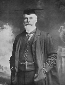 Il defunto Horace Hart, Hon. M.A. Dixon, 1916 da Charles Gillman and Co