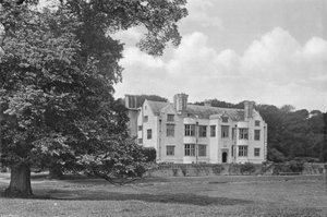 Glynde da Charles Latham